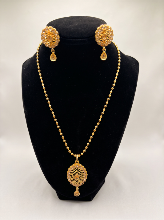 Meera Gold Filigree Pendant Set
