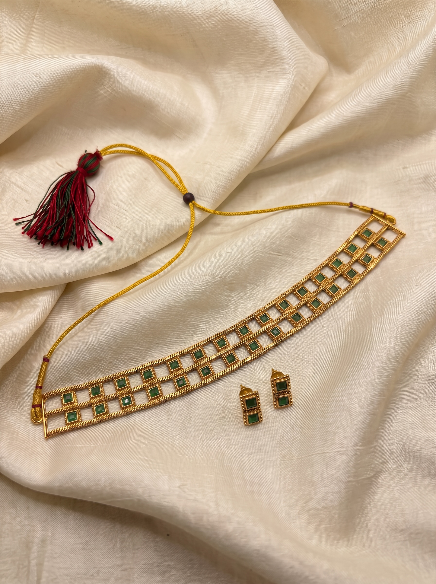 Regal Grid Choker Set