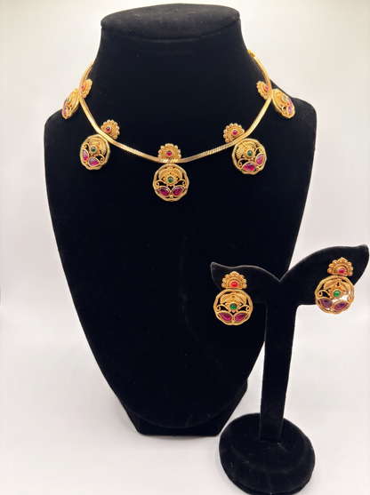 Heritage Petal Necklace Set