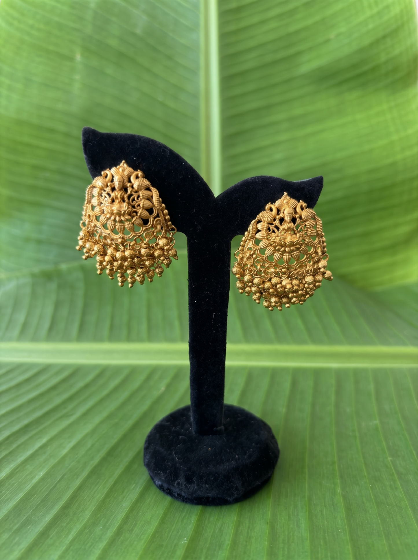 Anvika Antique Pendant Necklace Set