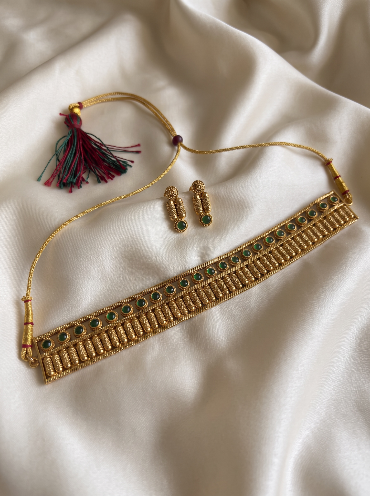 Antique Gold tone Kundan Choker Set