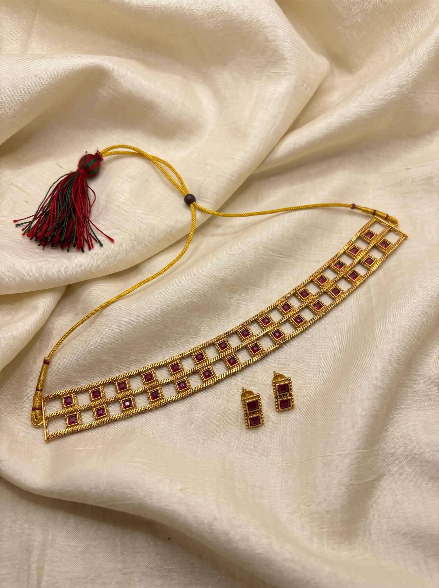Regal Grid Choker Set