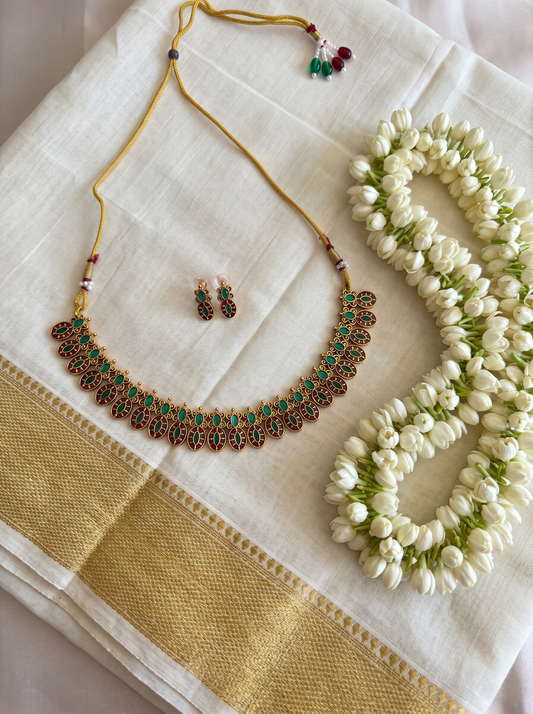 Kemp Oval Leaf Necklace Set with Earrings